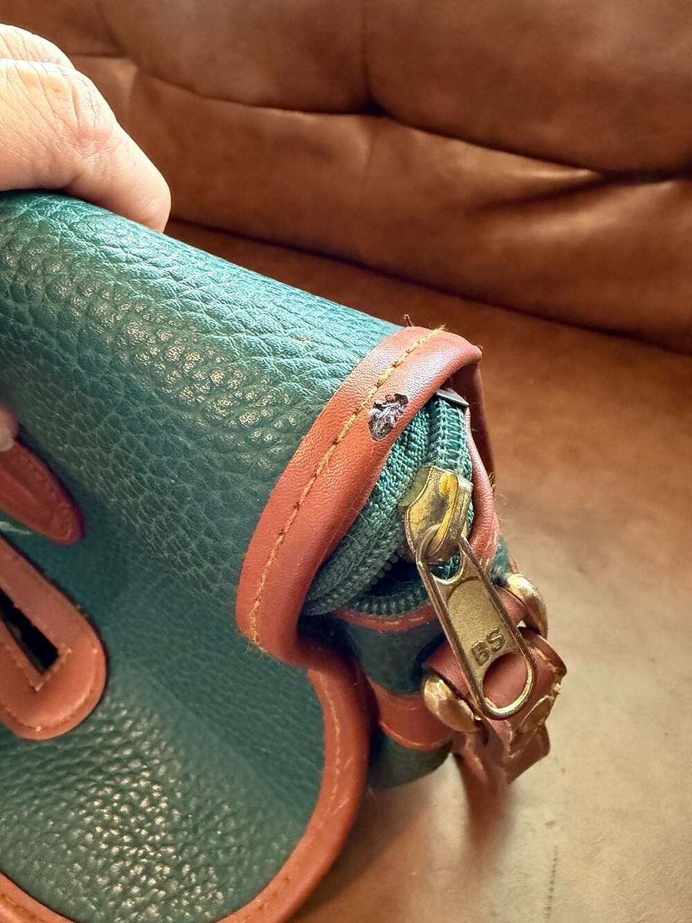 Vintage Dooney & Bourke All Weather Leather Green British Tan Saddle Crossbody - Picture 6 of 6